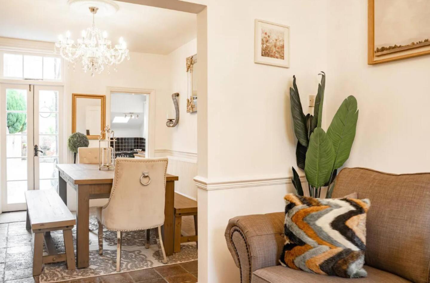 No22 Racecourse Townhouse * Chester